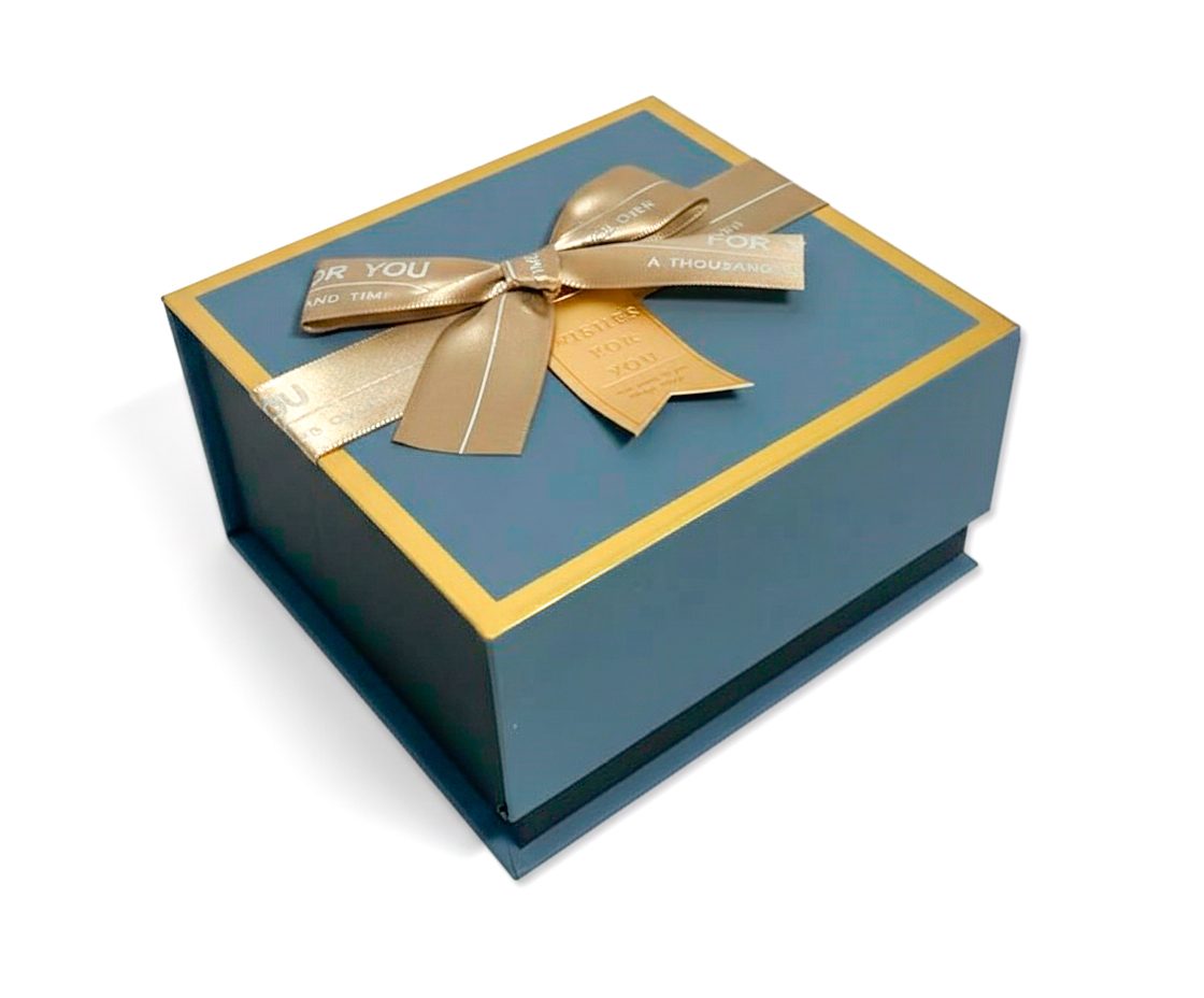 Коробка картонна подарункова на магніті; 13.5*12.5*7CM см.; арт. AG2571; ANGEL GIFTS